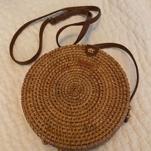 Round straw crossbody